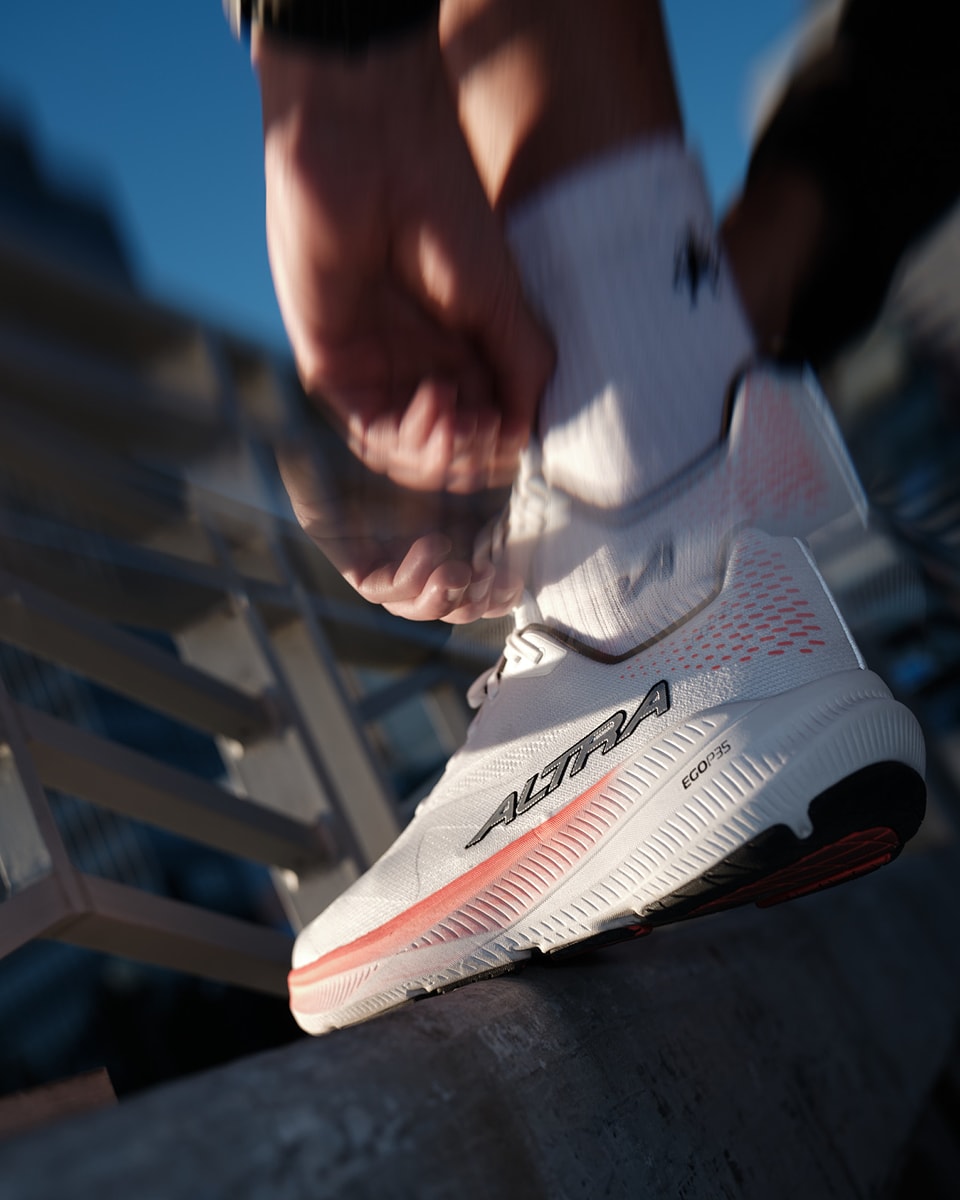 Altra Experience Flow - Chaussures Running Route Femme - Blanc/Corail - Taille US 7 (EU 38)